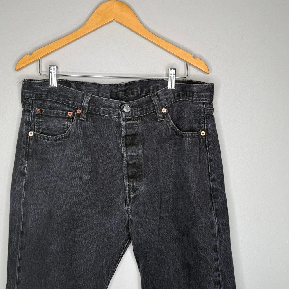 Vintage Levis 501 Button Fly Jeans 36x30 Black Faded Denim Straight Leg Mens